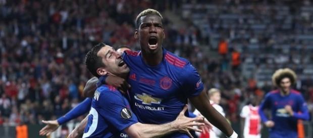 El equipo de fútbol Manchester United consiguió grandes logros deportivos. El equipo de fútbol Manchester United consiguió grandes logros deportivos.