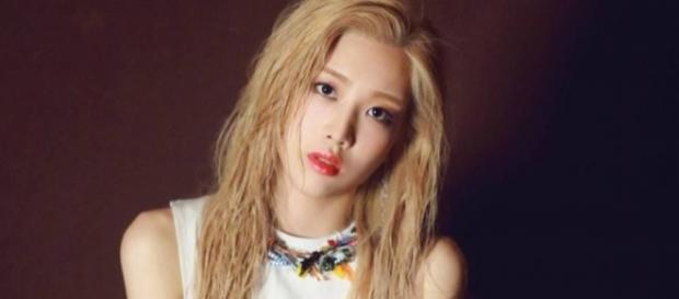 Kim Lip is the most recent member announced for LOONA (via Blockberry Creative) Kim Lip is the most recent member announced for LOONA (via Blockberry Creative)