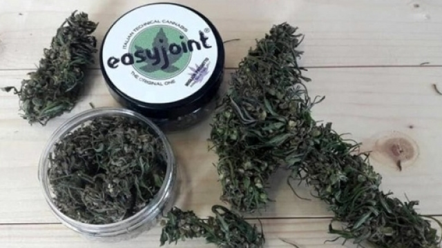 EasyJoint, la prima cannabis legale e acquistabile facilmente