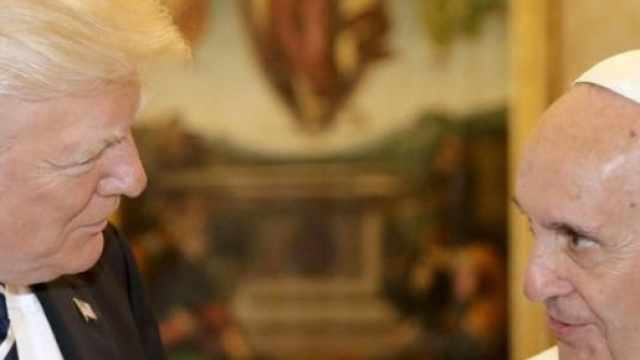 Trump stamattina per la prima volta dal papa: "un grande onore per me essere qui", ha detto.