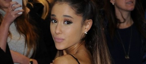 It's not your fault": Ariana Grande fans rally around 'broken ... - mirror.co.uk