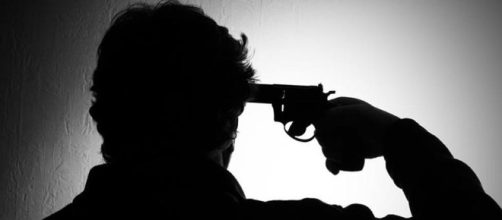 US: Man shoots self, bullet goes through head, kills girlfriend ... - hindustantimes.com