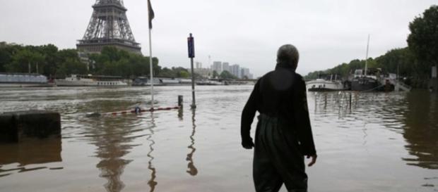El fuerte cambio climático ocasiona desastres naturales en el planeta. El fuerte cambio climático ocasiona desastres naturales en el planeta.