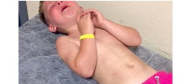 Jack, de 5 anos, ficou deitado e chorando Jack, de 5 anos, ficou deitado e chorando