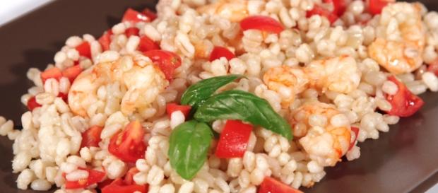 Insalata d'orzo con gamberi e pomodori Insalata d'orzo con gamberi e pomodori