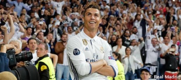 Real Madrid, de Cristiano Ronaldo, deixará o fardamento branco na Espanha Real Madrid, de Cristiano Ronaldo, deixará o fardamento branco na Espanha