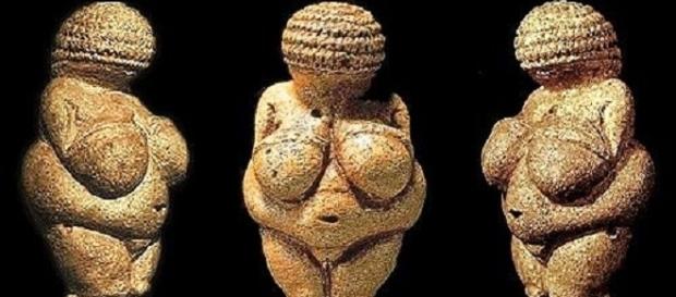 "Venus" de Willendorf, una clara alusión a la "Gran Madre Tierra". "Venus" de Willendorf, una clara alusión a la "Gran Madre Tierra".
