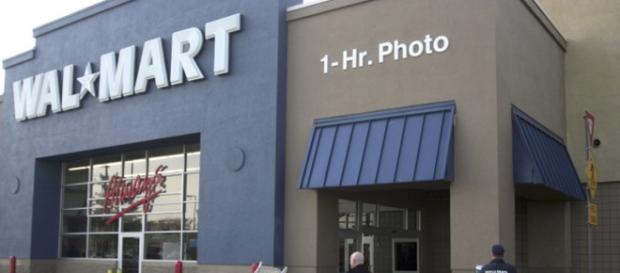 Walmart bans woman for racial comments - via StarTribune.com Walmart bans woman for racial comments - via StarTribune.com