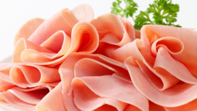 I nitriti presenti nel prosciutto cotto sono tossici e molto pericolosi
