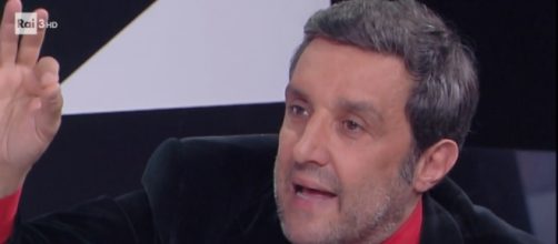 Flavio Insinna: Striscia la Notizia lancia nuove accuse - gingergeneration.it