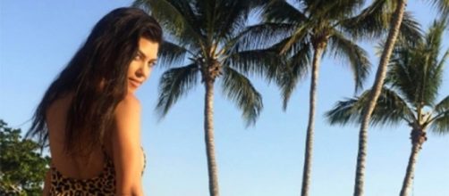 Kourtney Kardashian's Butt: Shows Off Bum In Sexy Bathing Suit ... - hollywoodlife.com