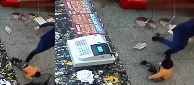 A suposta agressora, Fun, negou ter acertado o chute na criança A suposta agressora, Fun, negou ter acertado o chute na criança