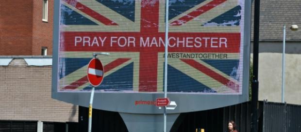 Atentado em Manchester durante concerto de Ariana Grande deixa 22 mortos e mais de 50 feridos, incluindo crianças Atentado em Manchester durante concerto de Ariana Grande deixa 22 mortos e mais de 50 feridos, incluindo crianças