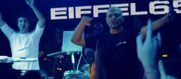 Gli Eiffel 65: dance band di fama internazionale. Gli Eiffel 65: dance band di fama internazionale.