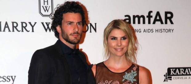 Julia Faria e Steve Gold também mantêm um relacionamento a ... - com.br Julia Faria e Steve Gold também mantêm um relacionamento a ... - com.br