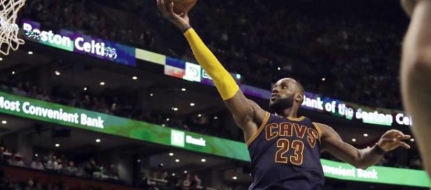 LeBron supera a Michael Jordan (vía Twitter - Mundo Deportivo) LeBron supera a Michael Jordan (vía Twitter - Mundo Deportivo)