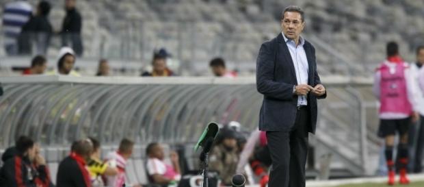 Luxemburgo está sem técnico desde o ano passado Luxemburgo está sem técnico desde o ano passado