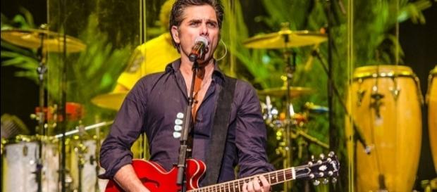 Photo John Stamos & The Beach Boys by Peter Chiapperino/CC BY-SA 3.0 Photo John Stamos & The Beach Boys by Peter Chiapperino/CC BY-SA 3.0
