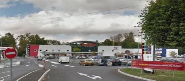 Un braquage a mal tourné à l'Intermarché de Provins (Seine et Marne) ce matin. Un braquage a mal tourné à l'Intermarché de Provins (Seine et Marne) ce matin.
