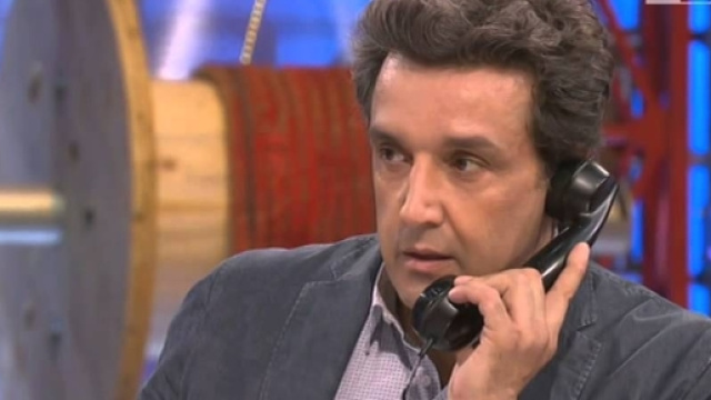 Flavio Insinna | Striscia la Notizia | Affari tuoi - youtube.com