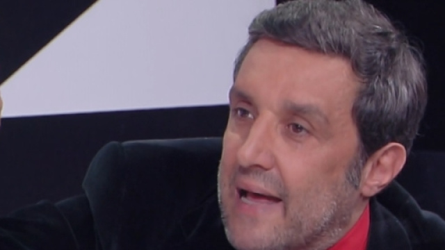 Flavio Insinna: Striscia la Notizia lancia nuove accuse - gingergeneration.it