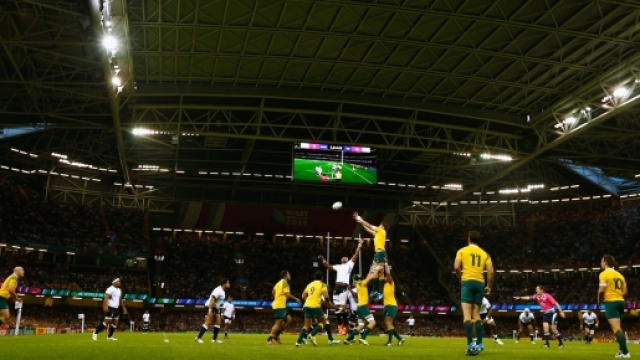 La copertura del Millenium Stadium durante un match internazionale di rugby