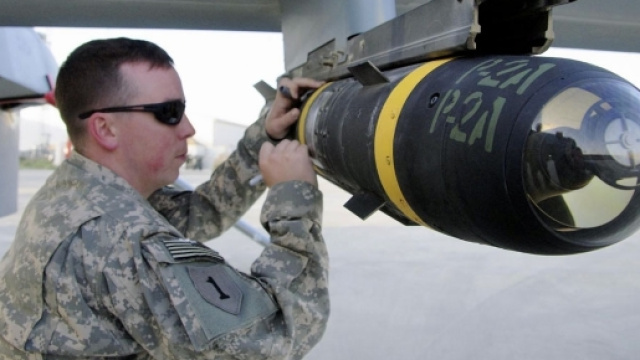 Missile con dedica per le vittime di Manchester su obiettivi Isis.