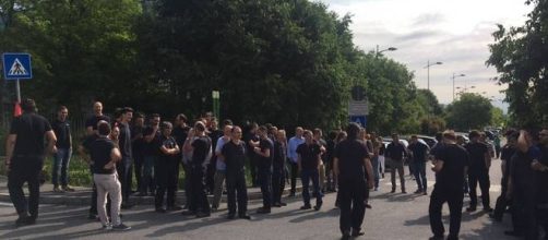 Lavoratori della Reggiani Macchine di Grassobbio in sciopero per solidarietà con la collega neomamma licenziata.