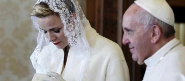 As mulheres que podem usar branco com Papa - Google As mulheres que podem usar branco com Papa - Google
