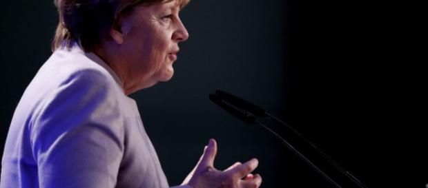 Ciocia Angela tłumaczyła PiS-owi i już wytłumaczyła? ( tvn24.pl) Ciocia Angela tłumaczyła PiS-owi i już wytłumaczyła? ( tvn24.pl)