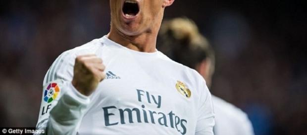 Cristiano Ronaldo eufórico después de marcar un gol Cristiano Ronaldo eufórico después de marcar un gol