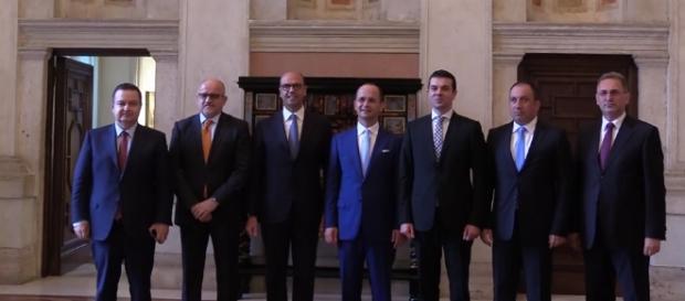Il ministro degli Esteri, Angelino Alfano, con i colleghi dei Paesi dei Balcani occidentali Il ministro degli Esteri, Angelino Alfano, con i colleghi dei Paesi dei Balcani occidentali