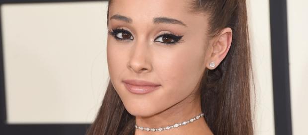 Ariana Grande asumirá los gastos funerarios de las víctimas fallecidas en Manchester. Ariana Grande asumirá los gastos funerarios de las víctimas fallecidas en Manchester.