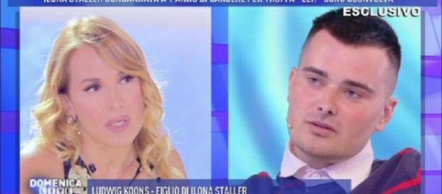 Barbara D'Urso e Ludwig Koons durante il confronto in diretta. Barbara D'Urso e Ludwig Koons durante il confronto in diretta.