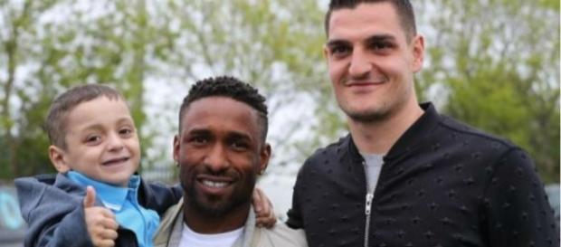 Bradley com Jermain Defoe e o pai Bradley com Jermain Defoe e o pai