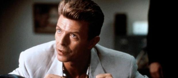 Desde el primer capítulo de la nueva temporada de Twin Peaks se han hecho menciones al agente Phillip Jeffries (Bowie). Desde el primer capítulo de la nueva temporada de Twin Peaks se han hecho menciones al agente Phillip Jeffries (Bowie).