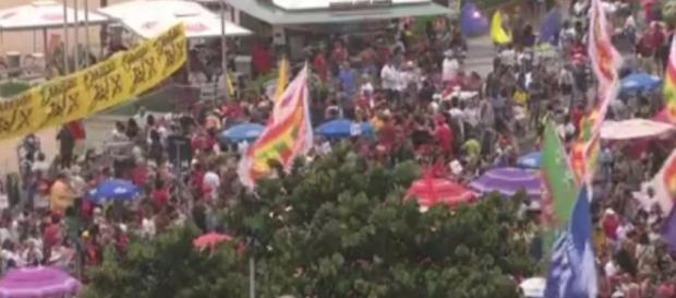 O movimento "Rio Diretas Já" começou no horário previsto, em Copacabana O movimento "Rio Diretas Já" começou no horário previsto, em Copacabana