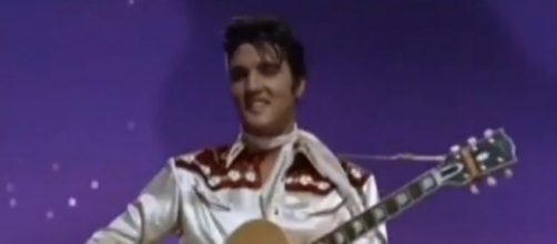 Elvis Presley sings (Let Me Be) Your Teddy Bear from Paramount Pictures' Loving You (wikimedia)