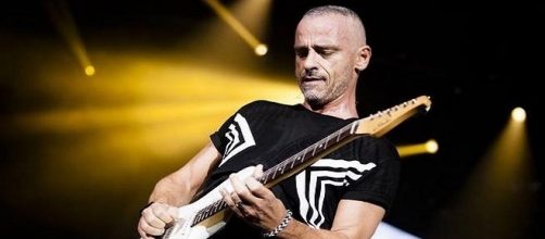 Eros Ramazzotti: regalo da sogno per Marica Pellegrinelli, a spasso per Milano