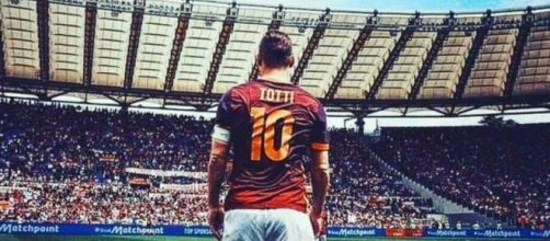 Francesco Totti, all'ultima da Capitano, saluta la sua curva