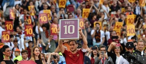 L'addio in lacrime di Francesco Totti, Roma ai piedi del suo capitano