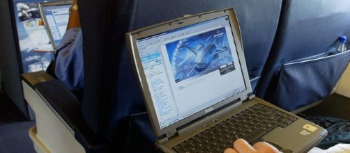 US mulls banning laptops on all international flights | SBS News - com.au