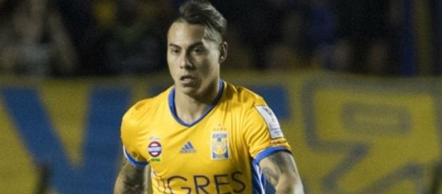 Eduardo Vargas jugando con el Tigres Eduardo Vargas jugando con el Tigres