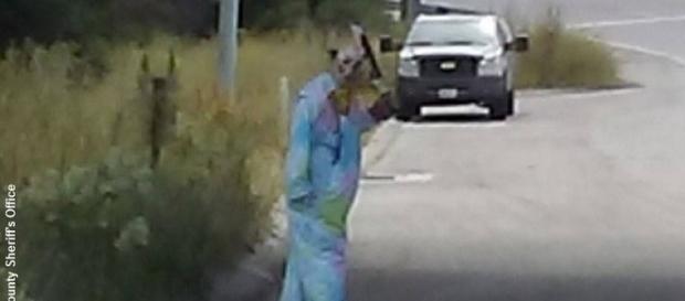Polícia se surpreende ao descobrir a idade do palhaço sinistro (Monterey County Sheriffs Office) Polícia se surpreende ao descobrir a idade do palhaço sinistro (Monterey County Sheriffs Office)