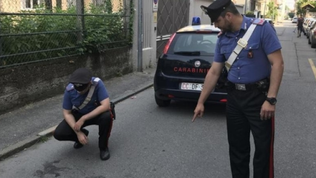 Muore un neonato abbandonato per strada Una testimone: &ldquo;E' stato ... - lastampa.it