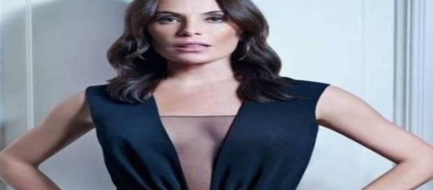 Algumas mulheres têm os seios maiores que as outras, mas existem aquelas que praticamente não parecem ter seios Algumas mulheres têm os seios maiores que as outras, mas existem aquelas que praticamente não parecem ter seios