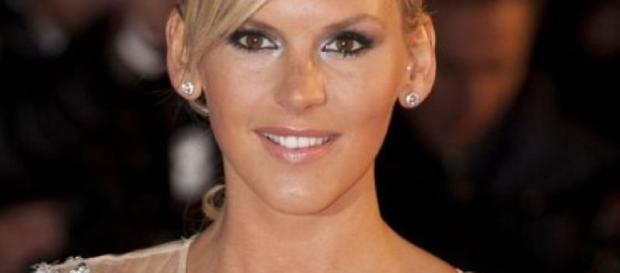 Amélie Neten et un présentateur télé de retour dans la maison des ... - potins.net Amélie Neten et un présentateur télé de retour dans la maison des ... - potins.net