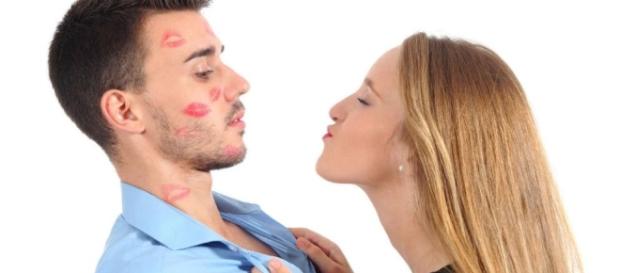 Coisas que as mulheres fazem para atrair os homens e não funcionam Coisas que as mulheres fazem para atrair os homens e não funcionam