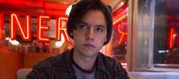 Cole Sprouse doesn't want twin brother Dylan to see him as Jughead in "Riverdale"? (via Blasting News library) Cole Sprouse doesn't want twin brother Dylan to see him as Jughead in "Riverdale"? (via Blasting News library)