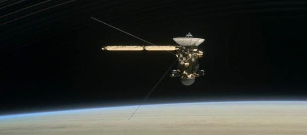 Este miercoles 3 de mayo de 2017 la sonda se ubica entre Saturno y sus anillos. Este miercoles 3 de mayo de 2017 la sonda se ubica entre Saturno y sus anillos.